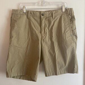 Tommy Bahama Men's Tan Shorts Size 36‎